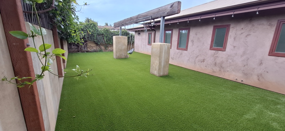 Commercial property turf courtyard in Vista, CA