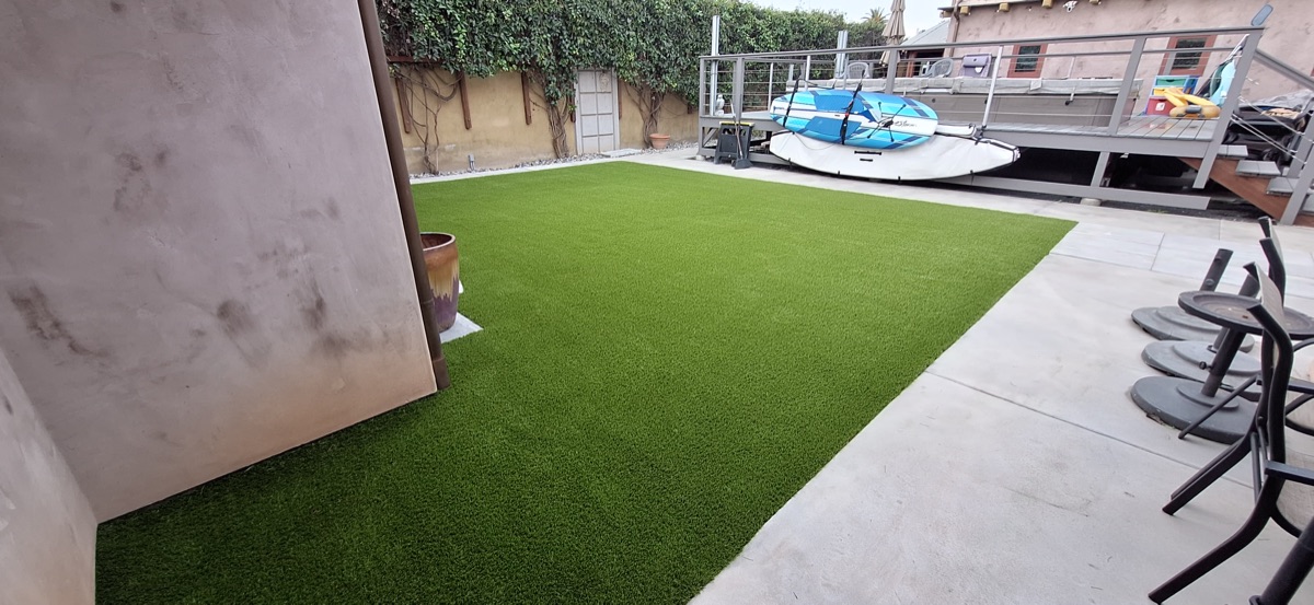 Commercial courtyard turf in North County San Diego